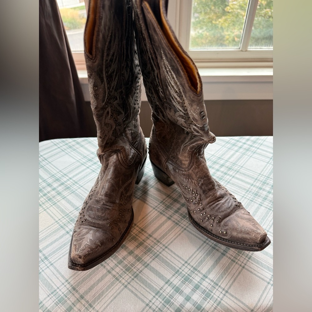 Old Gringo Golden Leather cowboys copper  studded Boots